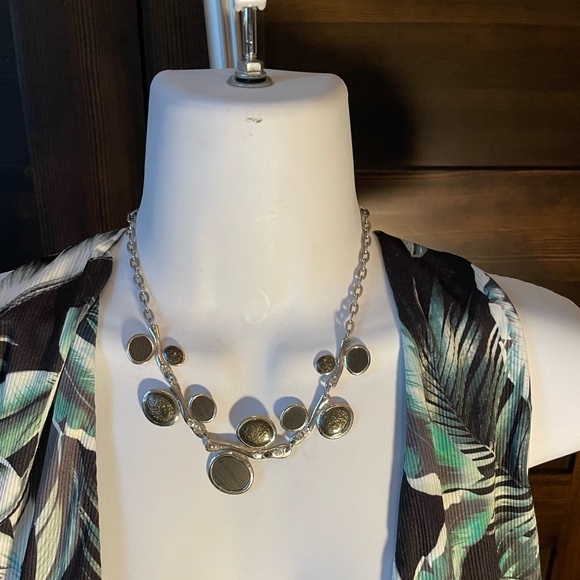 Necklaces - Picture 5 of 10